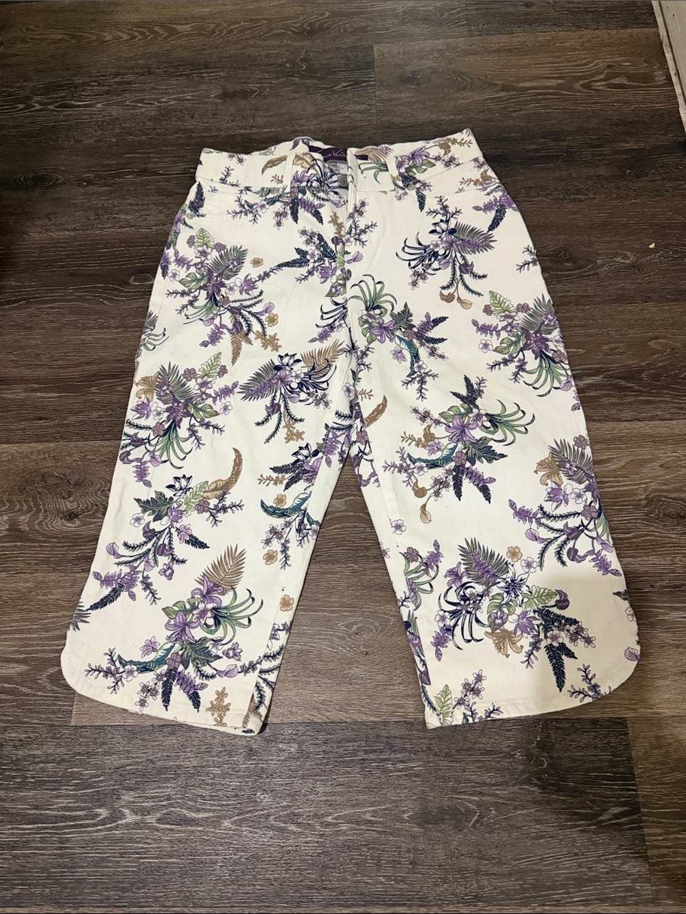 Gloria Vanderbilt Cream Crop Jeans with Purple & Green Floral Print